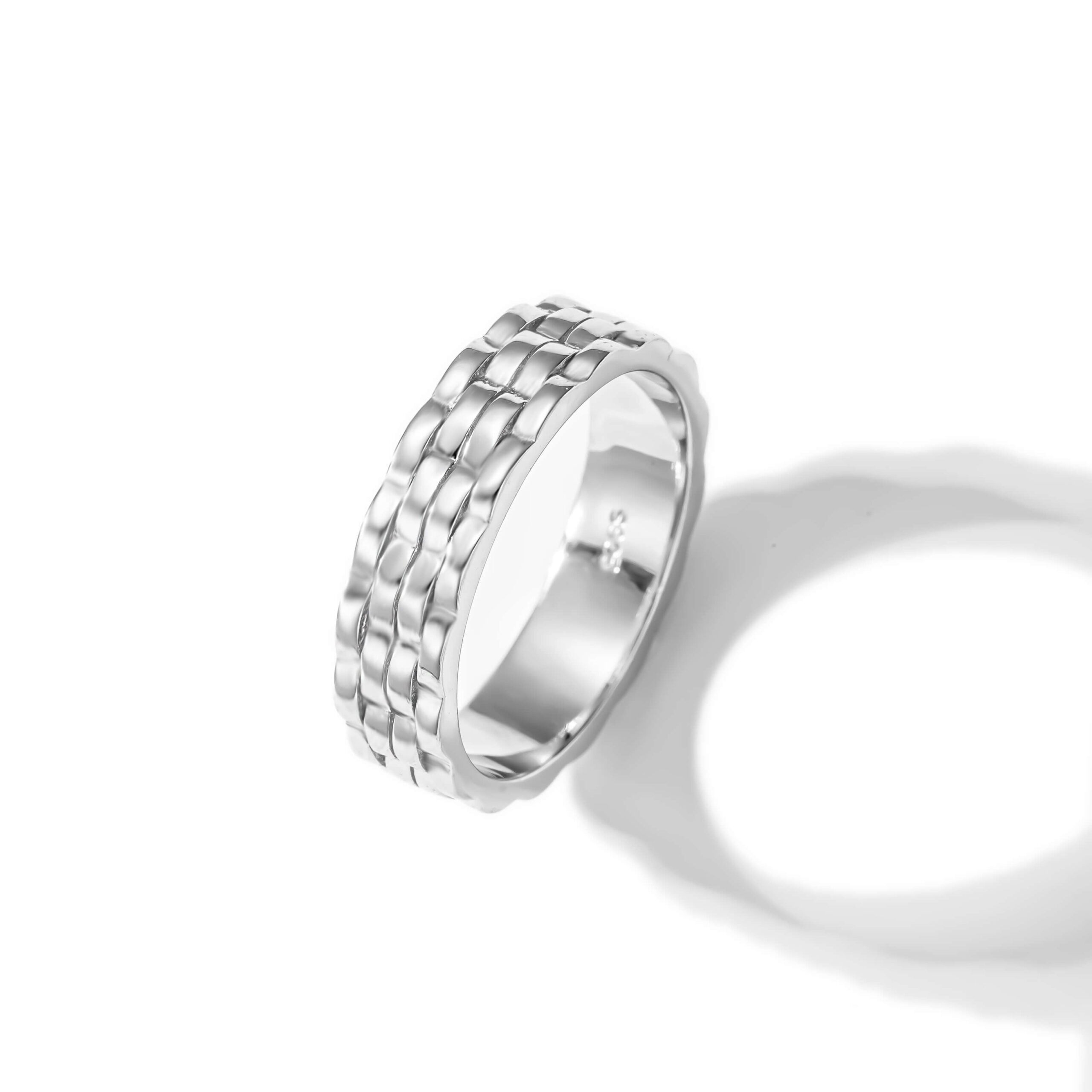 Bague motif pyramide
