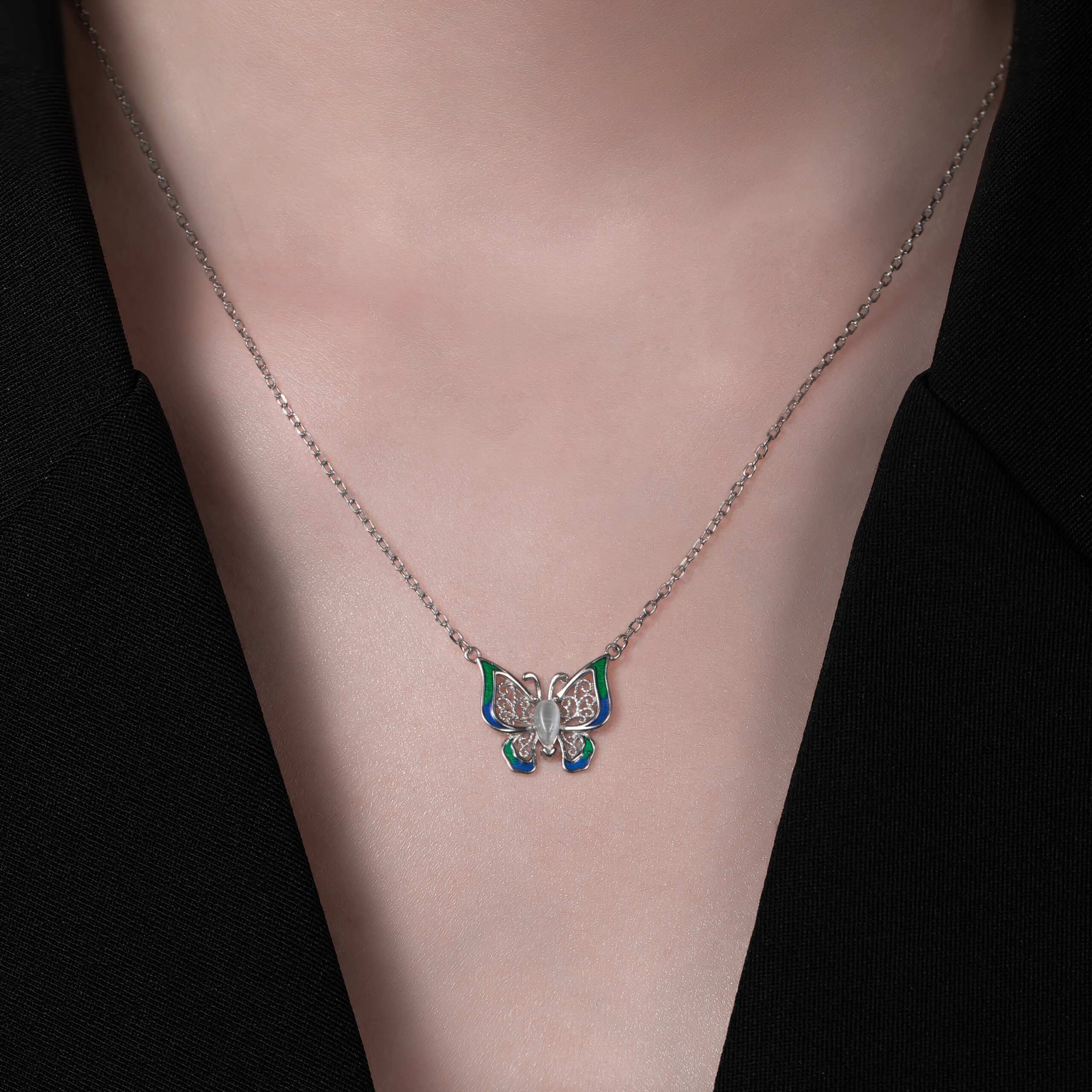 Collier Papillon émaillé bleu et vert – Image 2