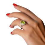 Bague halo avec pierre verte