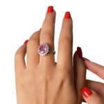 Bague halo avec pierre violette.