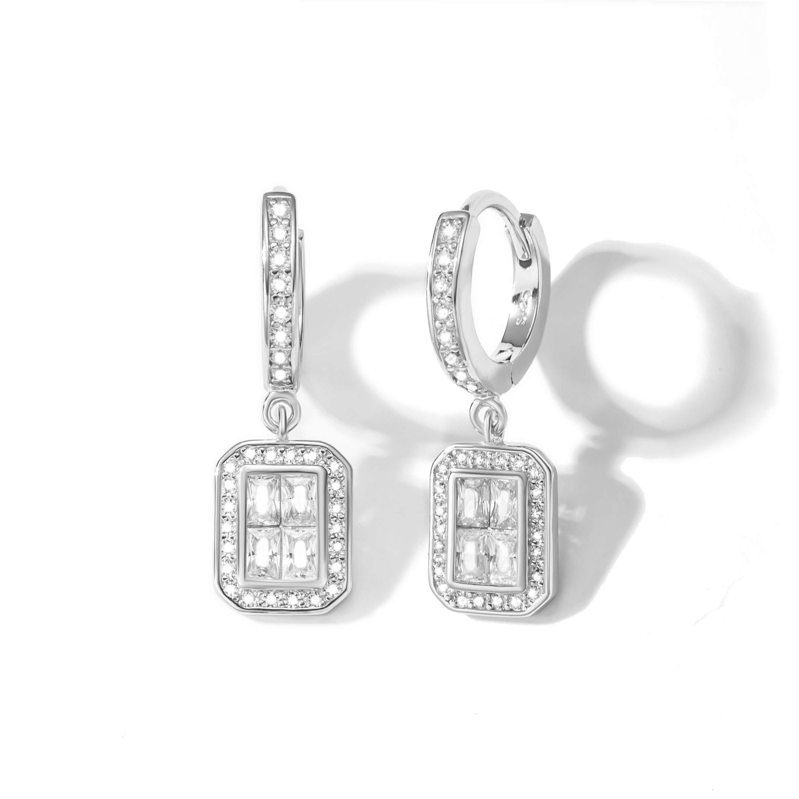 6O1A1370-1-1-scaled-1.jpg Boucles d'oreilles Créoles Prestige Rectangle – Image 1