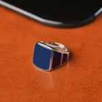 Bague Chevalière Homme en Argent 925 – Émail Bleu Royal | Collection Royal Signet – Image 2