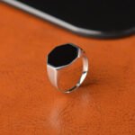 Chevalière à Facettes en Argent 925 et Plateau Octogonal Noir