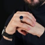 Chevalière Ronde en Argent 925 avec Décor Noir Graphique – Image 2